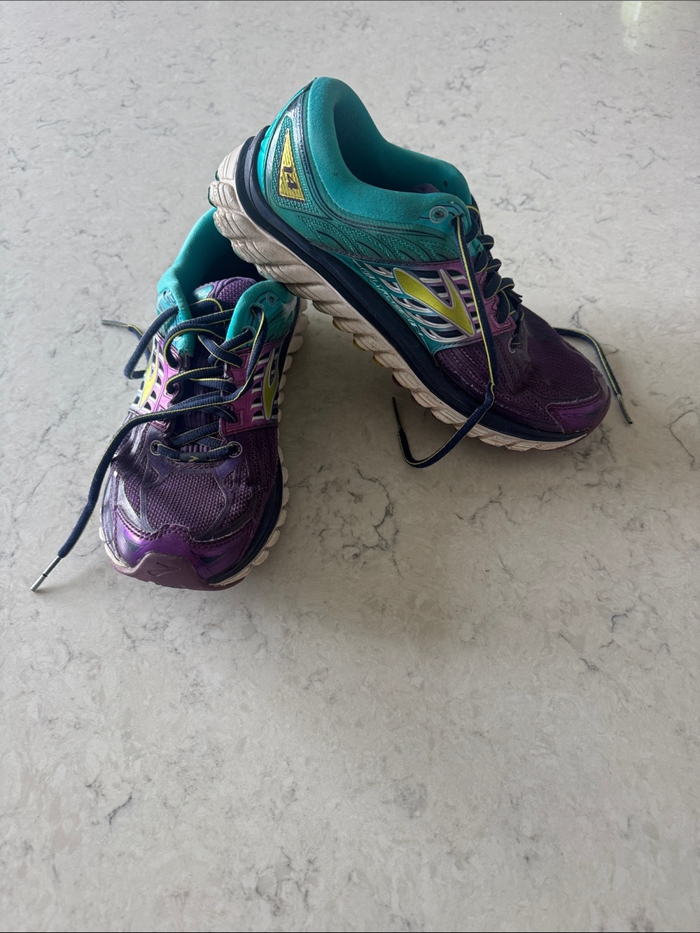 Brooks Women's size 8 Purple Teal Running Shoes